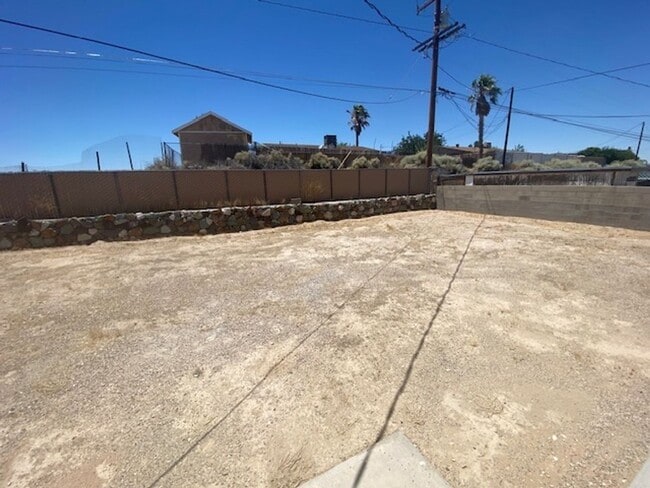 Building Photo - **232 Woodham Ave Barstow** Beautiful Spac...