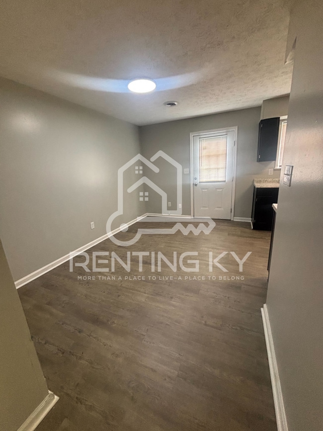 Building Photo - Updated 2-Bed, 1.5-Bath Townhome with a Garage!