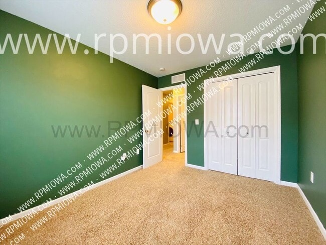 Building Photo - 9065 Greenspire Dr