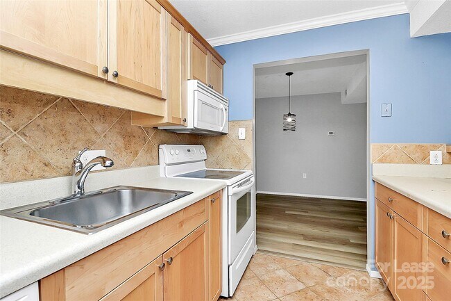 Building Photo - 5012 Sardis Rd