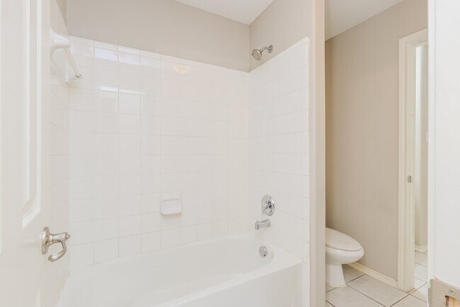 Building Photo - 6402 Bright Falls Ln