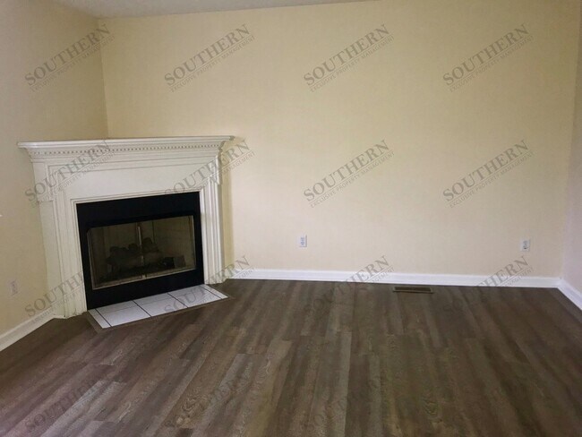Building Photo - 3930 Banyan Ct