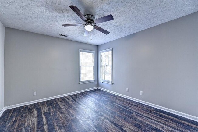 Building Photo - 235 Tanners Ct