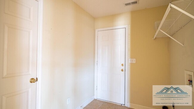 Building Photo - 5002 Blakemore Dr SE