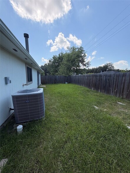 Building Photo - 4817 Falcon Forest Dr