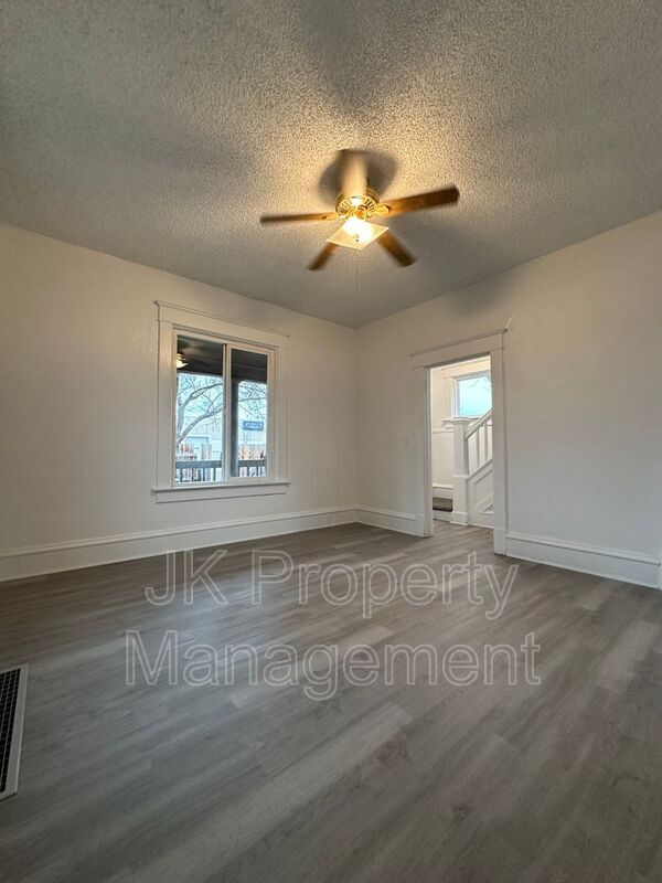 Building Photo - 604 2nd Ave S