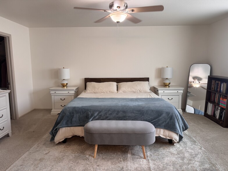 Building Photo - 125 N Sunvalley Blvd