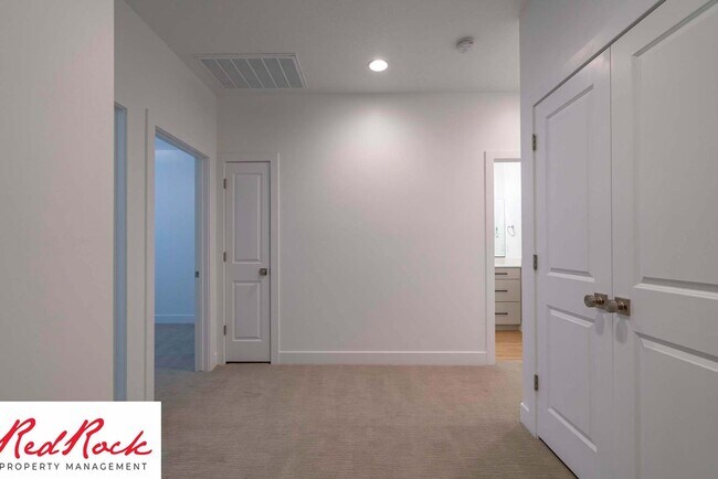 Building Photo - 3 Bedroom Townhome in Washington Fields wi...