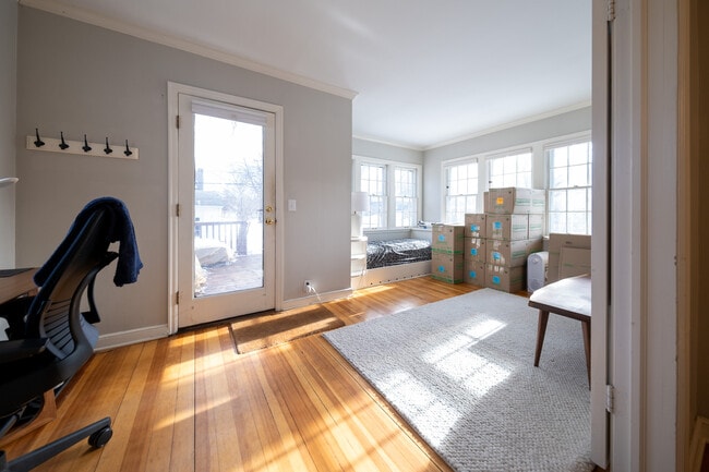 Building Photo - 3957 Ewing Ave S