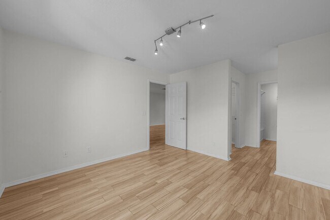 Building Photo - 19 Arbor Club Dr