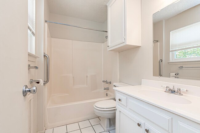 Building Photo - 9821 Siegen Ln