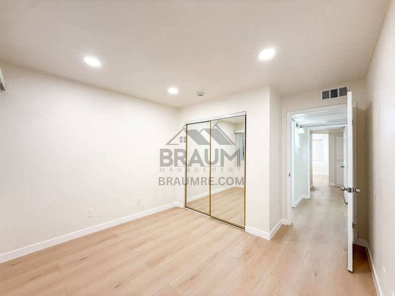 Building Photo - 11839 Burbank Blvd