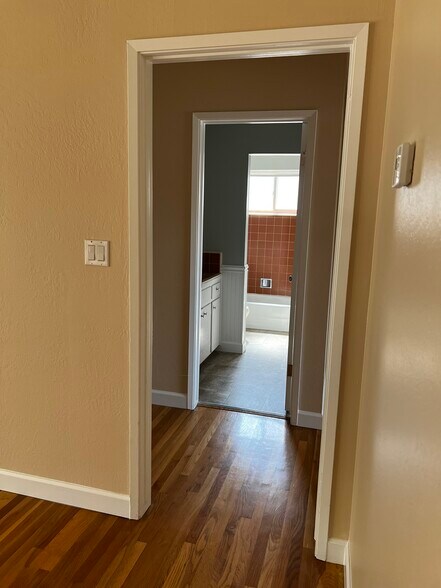 Building Photo - 1650 Glenroy Dr