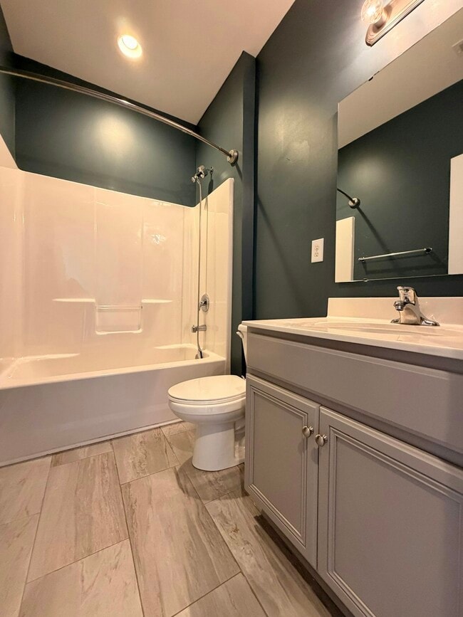 Building Photo - 6258 Cloverdale Dr