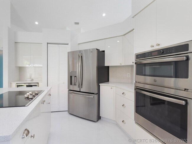 Building Photo - 5279 Brookview Dr