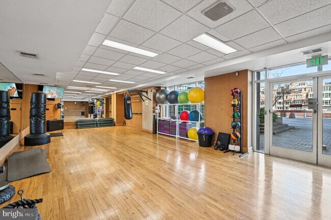 Building Photo - 100 Harborview Dr