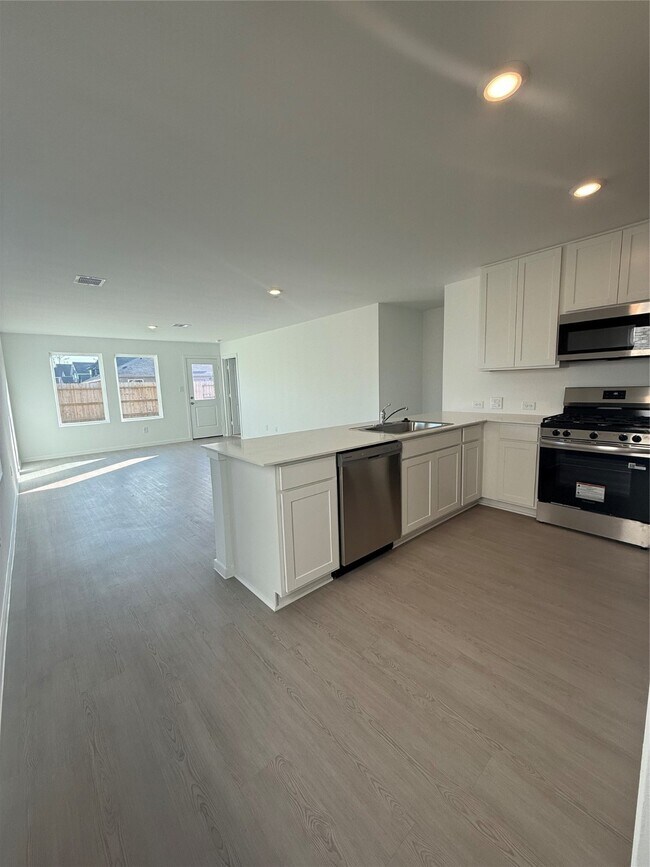 Building Photo - 1639 Golden Iris Dr