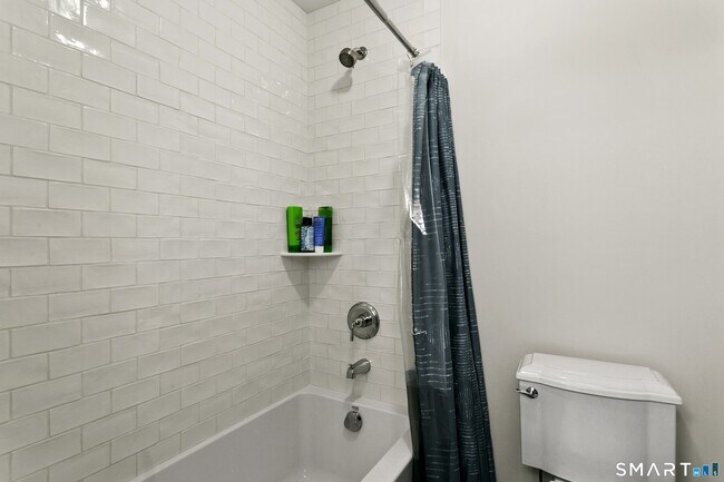 Building Photo - 210 High Ridge Ave