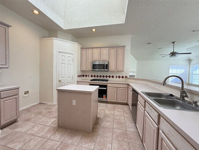 Building Photo - 7213 Randall Way