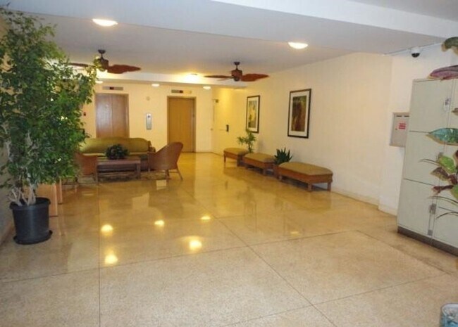 Building Photo - Central Location. Penthouse Condo. Split AC