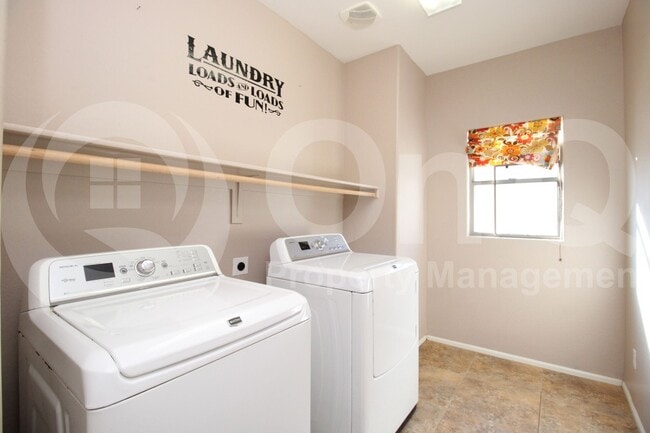 Building Photo - 11434 E Cliffrose Ln