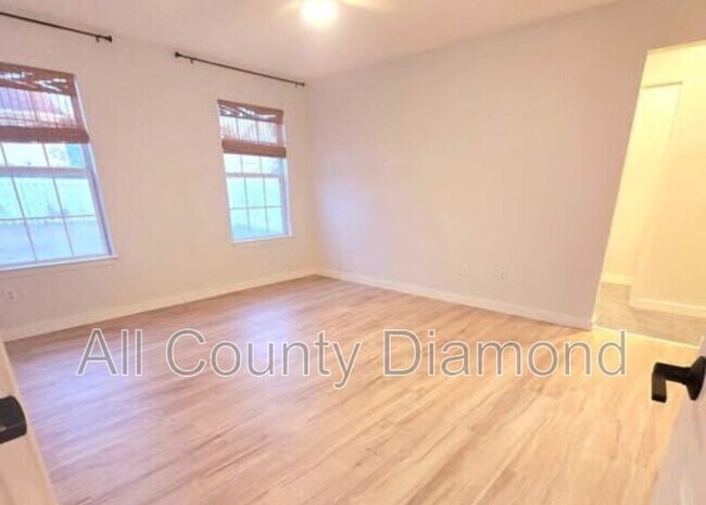 Building Photo - 126 Covington St