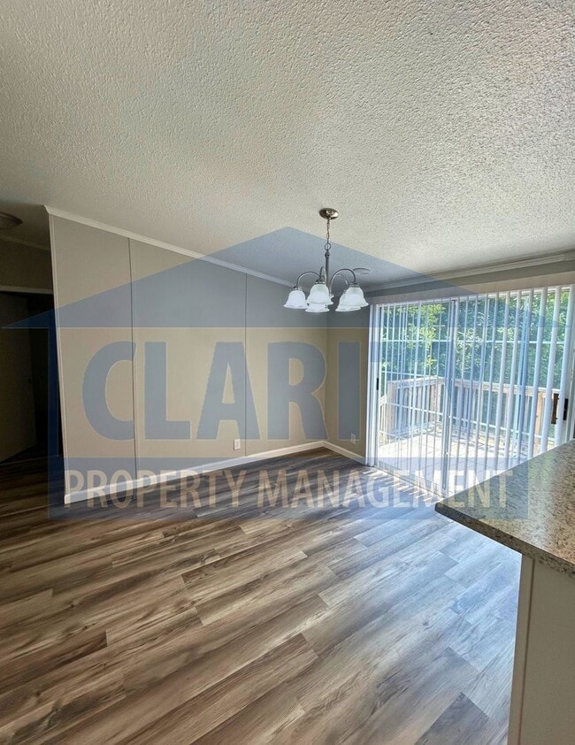 Building Photo - 3 Bed, 2 Bath Home in Peaceful Setting