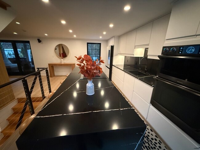 Building Photo - 204 Datura Dr