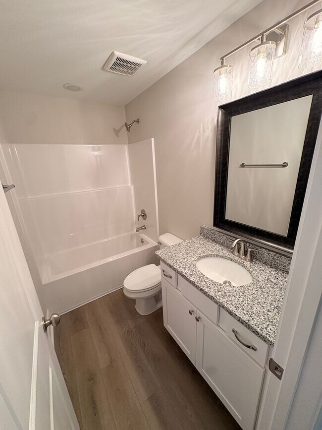 Building Photo - 108 Alva Ct