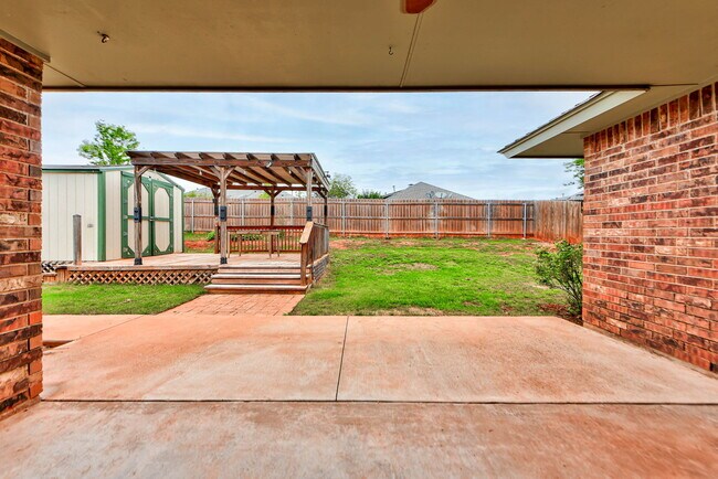 Building Photo - 1817 SE 1st St