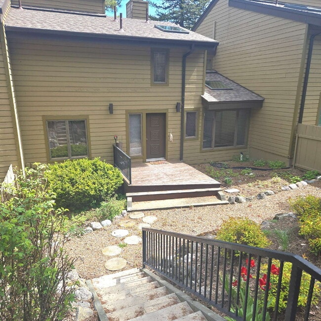 Building Photo - Fully furnished 2+ bed/2.5 bath on Flathead Lake (Available September thru May)