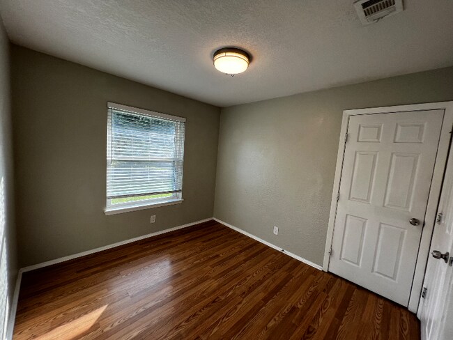 Building Photo - 1103 Floradale Dr