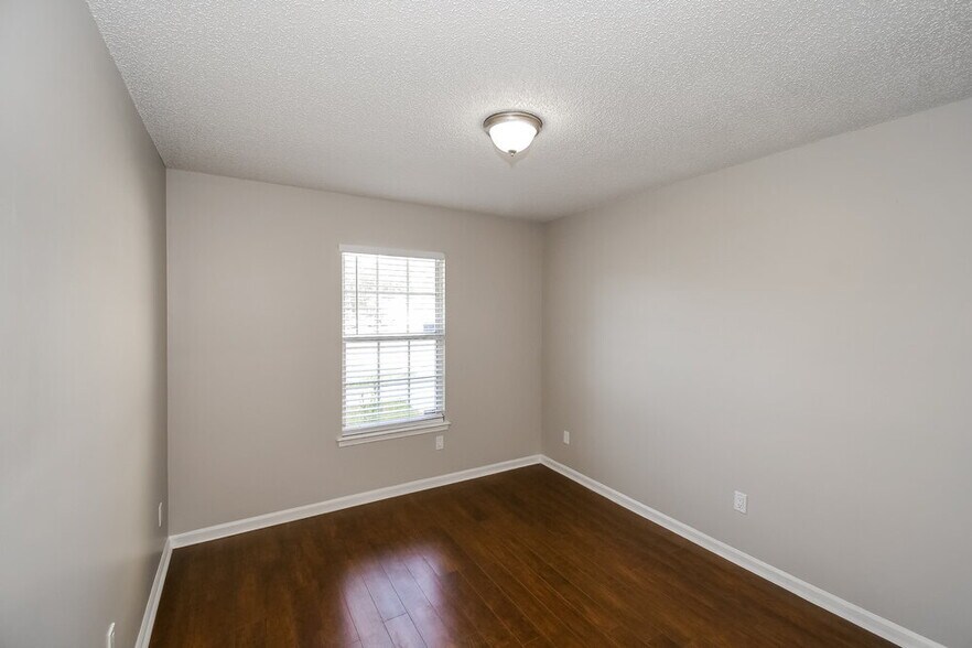 Building Photo - 8442 Sugartree Dr