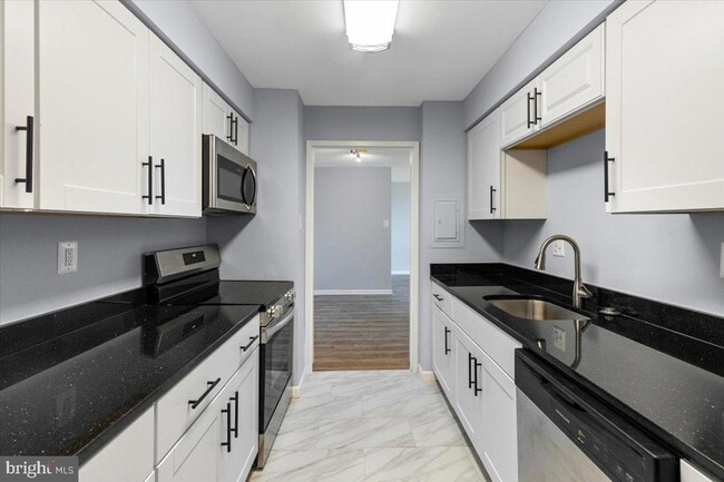 Building Photo - 5300 Holmes Run Pkwy