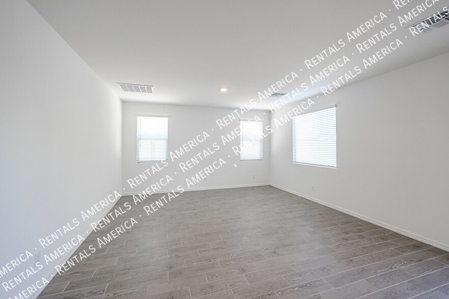 Building Photo - 9344 E Spiral Ave