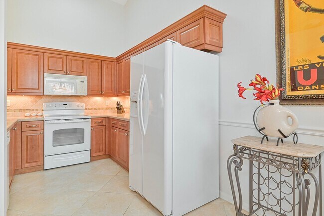 Building Photo - NOW AVAILABLE - Gorgeous Condo in Huntington Lakes!