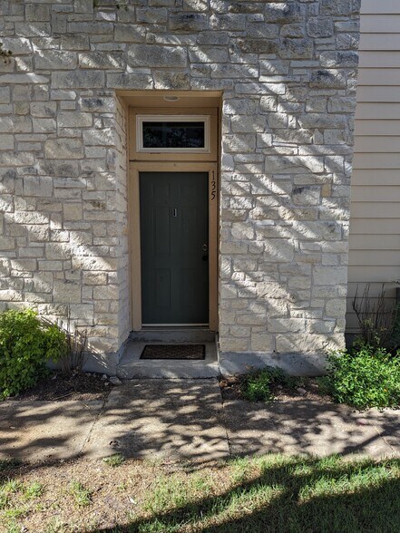 Building Photo - 7501 Shadowridge Run