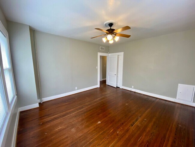 Building Photo - 1410-1412 Kings Highway