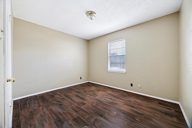 Building Photo - 908 Kirschner Pl