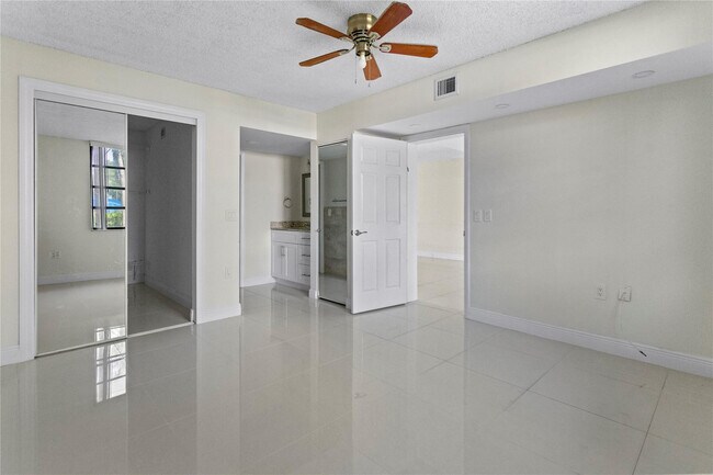 Building Photo - 1719 Whitehall Dr