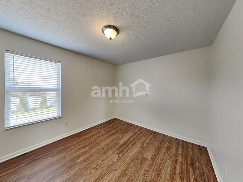 Building Photo - 125 Simsbury Ct