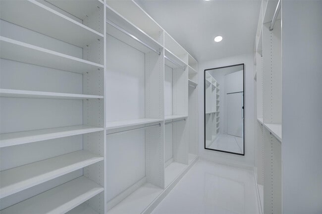 Building Photo - 6014 Golf Villas Dr