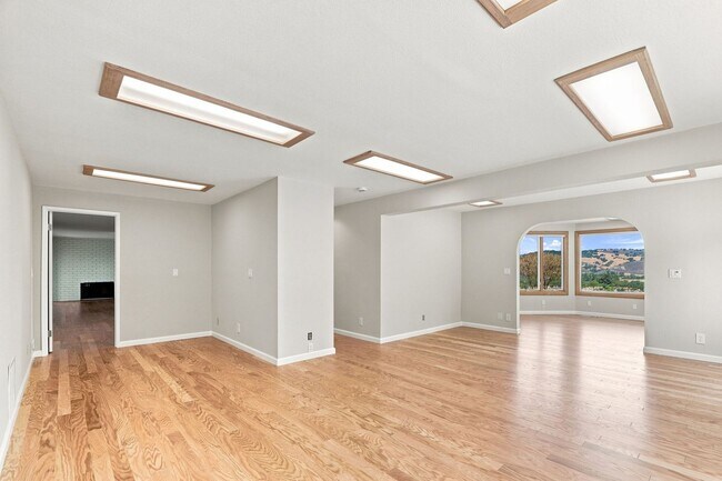 Building Photo - Million Dollar Views! Available Now!