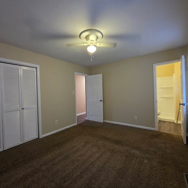 Building Photo - 2802 Reeves Ln
