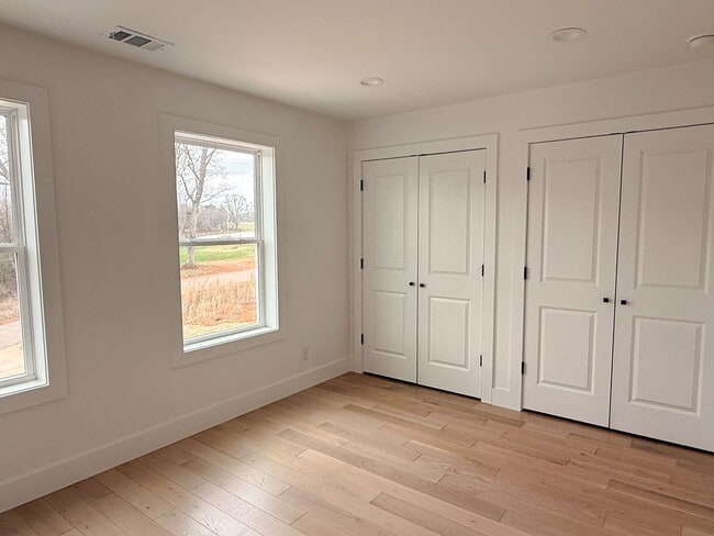 Building Photo - 303 R C Thompson Rd