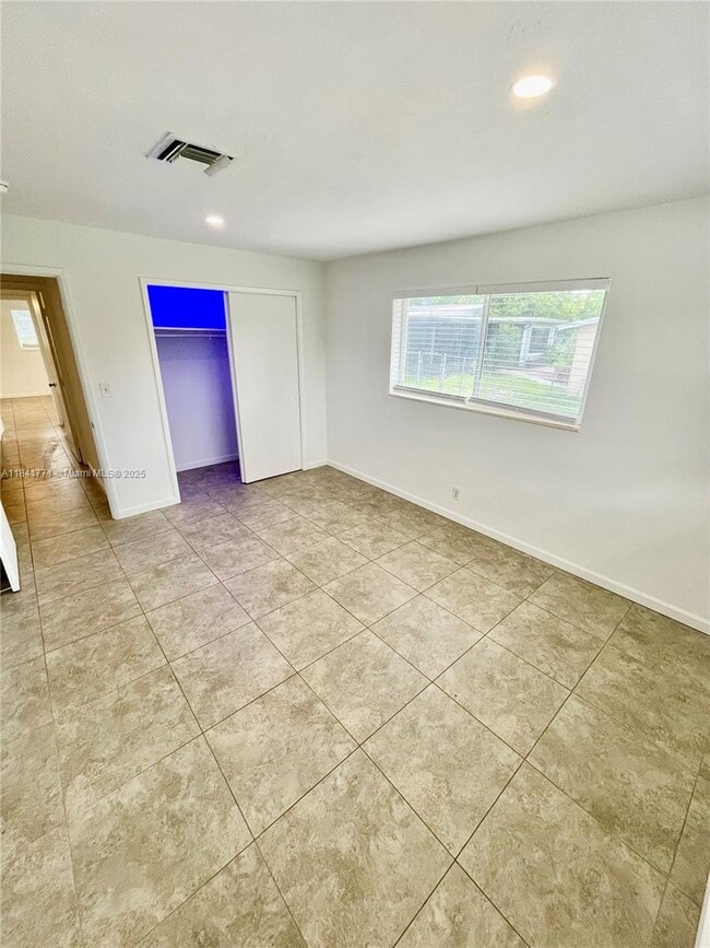 Building Photo - 4430 W Broward Blvd