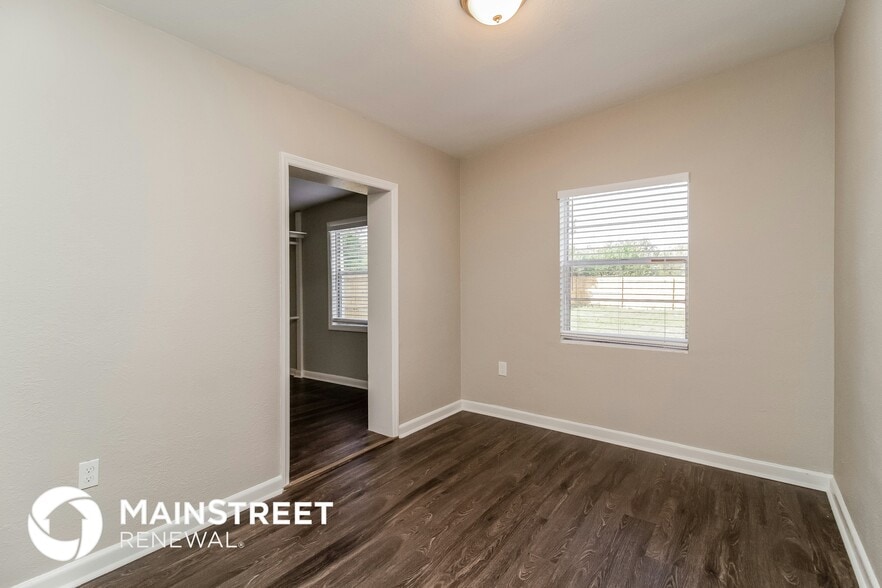 Building Photo - 2141 Ridge Dr