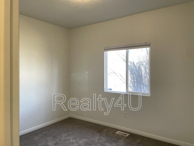 Building Photo - 4081 Rivermist Ln N