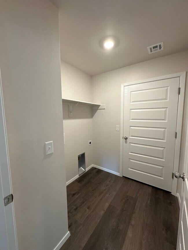 Building Photo - Pre-Leasing Now! Don't Miss This Charming 3-Bedroom, 2-Bath Home in Claremore