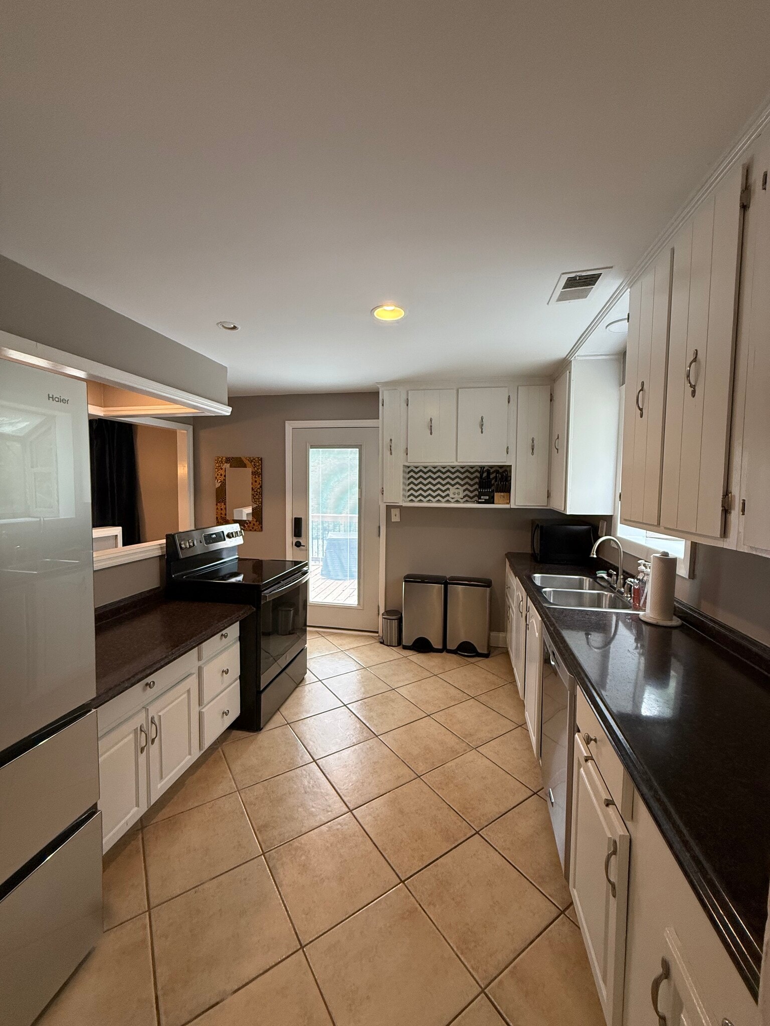 Kitchen - 3315 Dumas Dr